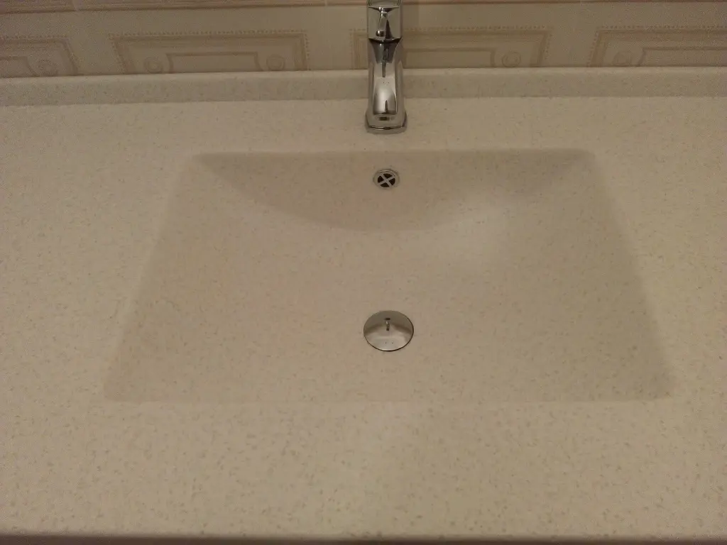 Раковина лодочка из камня